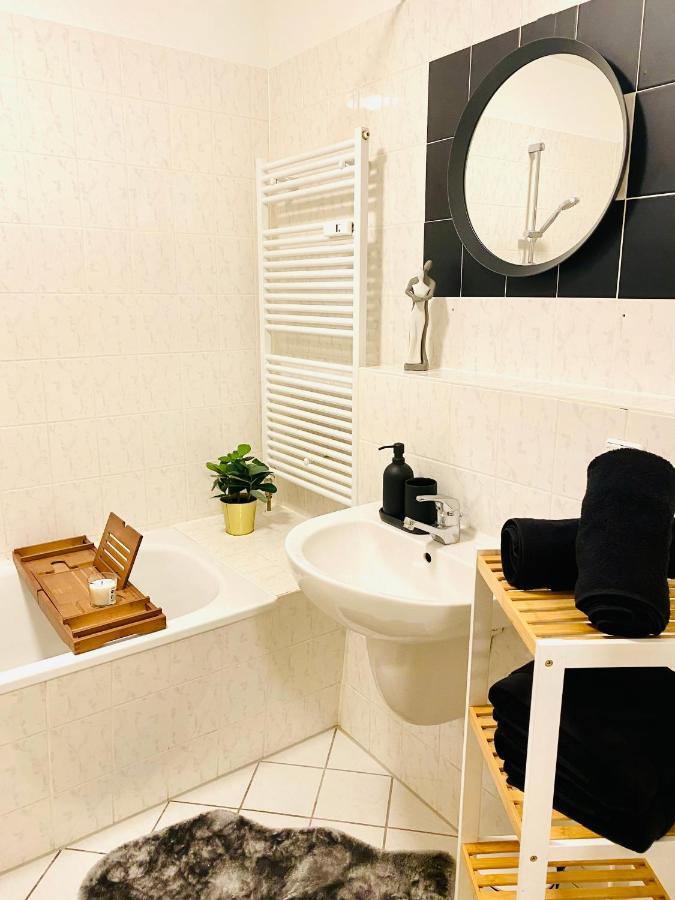 Saniertes Studio - Elisa - Mit Balkon, Wlan, Smart-Tv & Kueche In City-Naehe Erfurt Dış mekan fotoğraf
